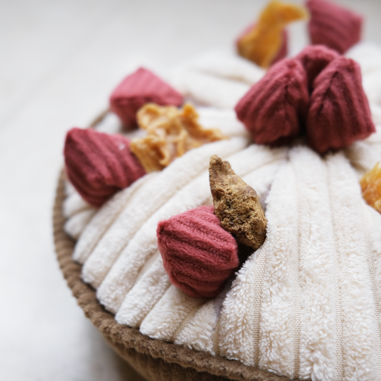 JOUET POUR CHIEN EN FORME DE TARTE AUX BAIES
