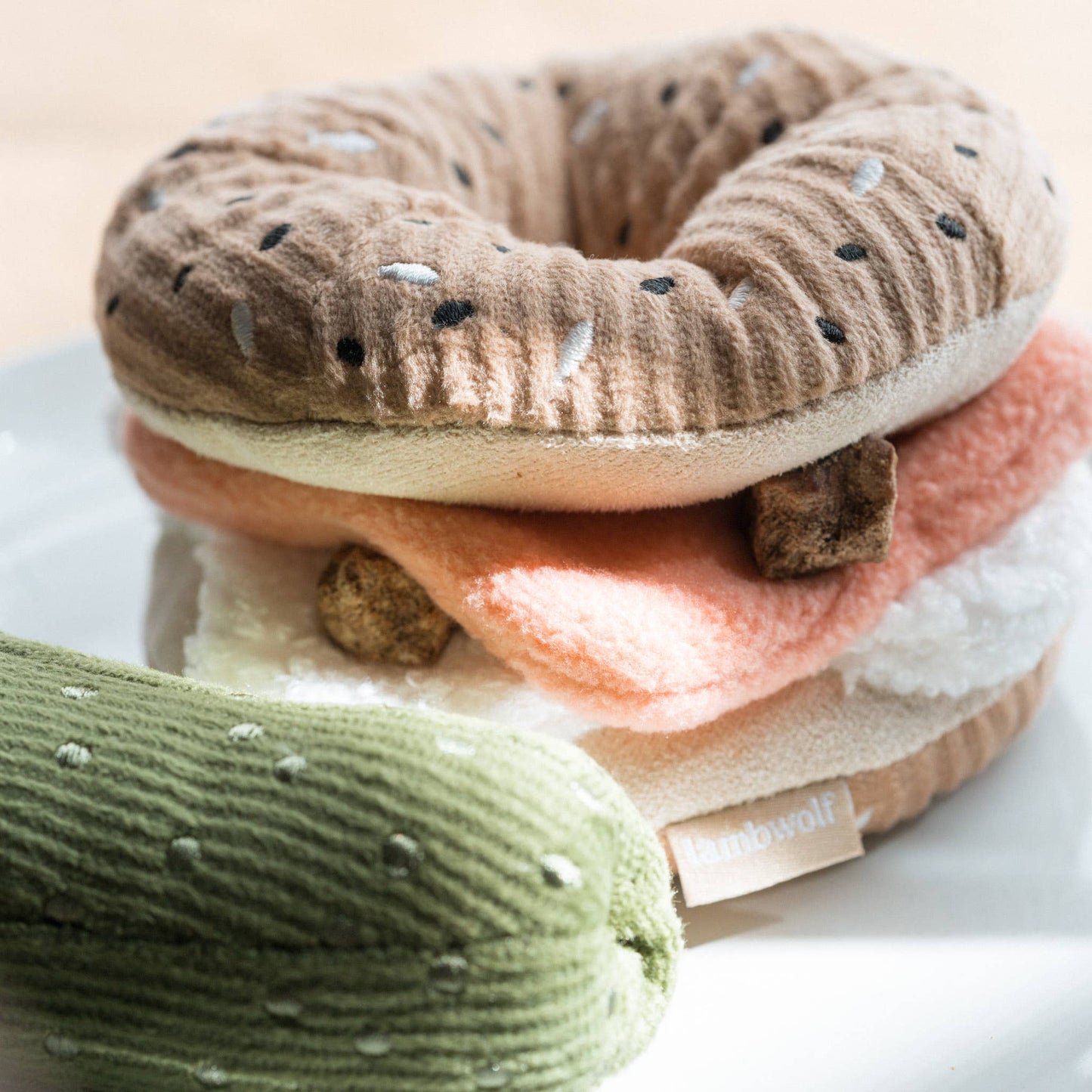 Peluche Bagel + Cornichon
